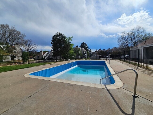 Building Photo - 2618 S Xanadu Way