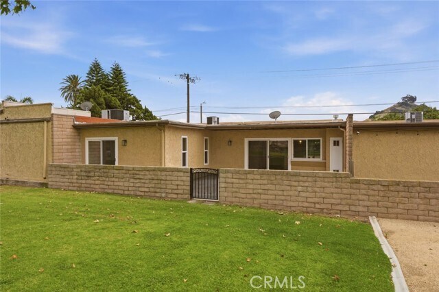 Building Photo - 725 Palomares Ave