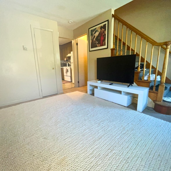 Primary Photo - 537 Boswell Ave