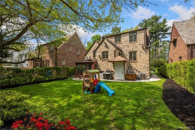 Building Photo - 468 Murray St