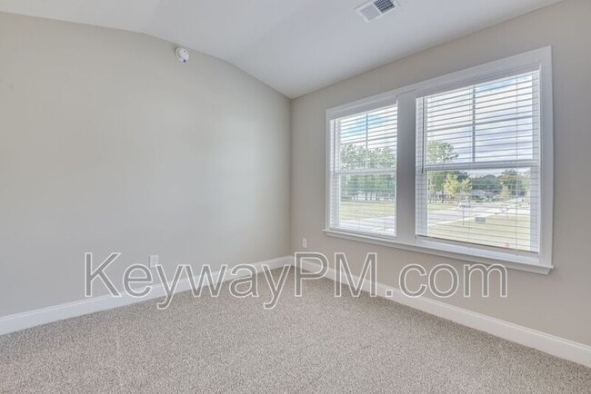 Building Photo - 2028 Denmark Ave SE