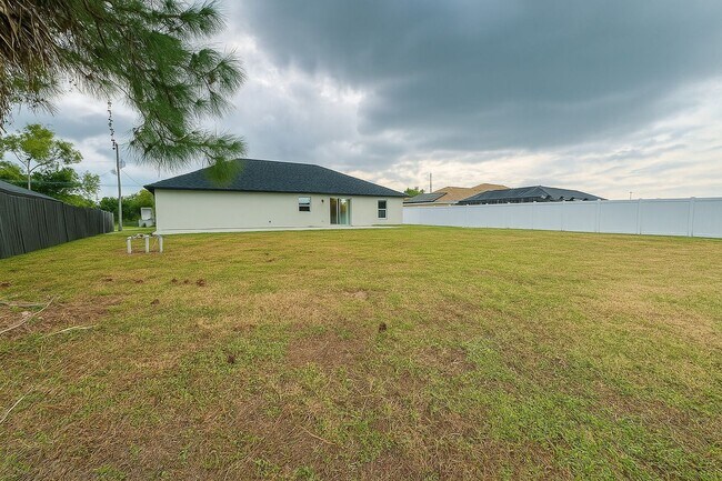 Building Photo - Elegant Newly Remodeled 3-Bedroom Home in ...