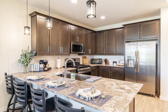 Kitchen with premium granite counter tops - 8924 W Solano Dr