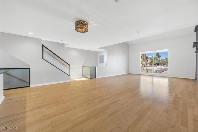 Building Photo - 129 S 11th St