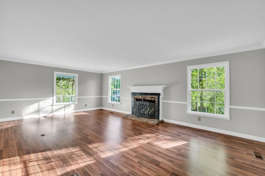 Building Photo - 1609 Chickasaw Dr