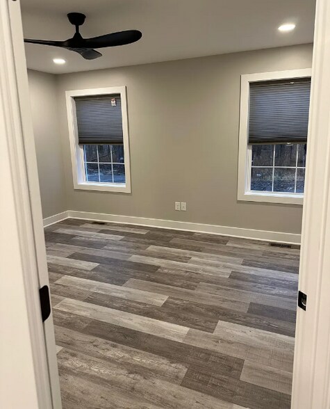 Master bedroom - 8195 Lake Pleasant Rd