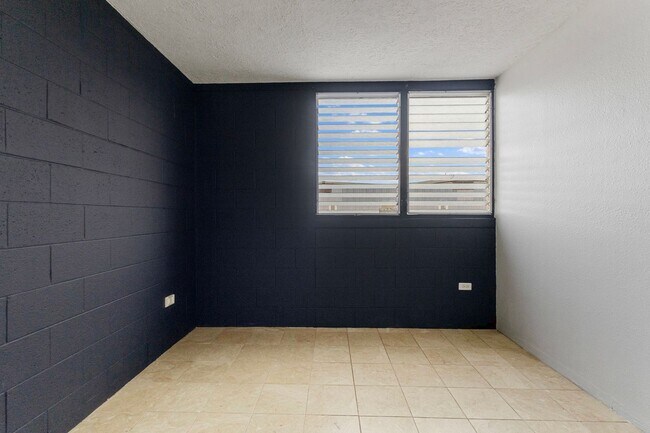 Building Photo - Discover this pet-friendly 2-bedroom condo