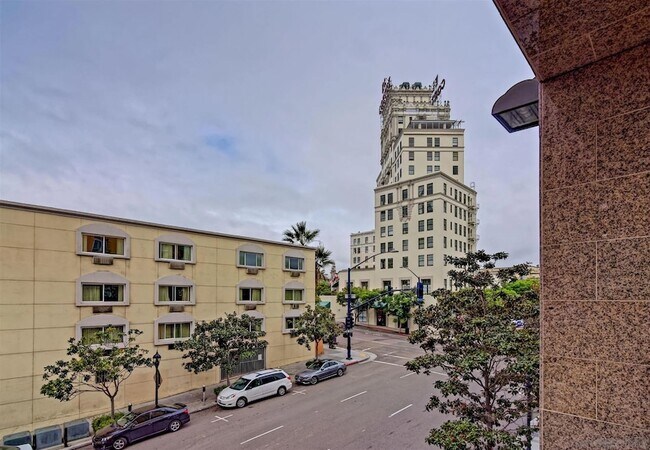 Building Photo - 801 Ash St