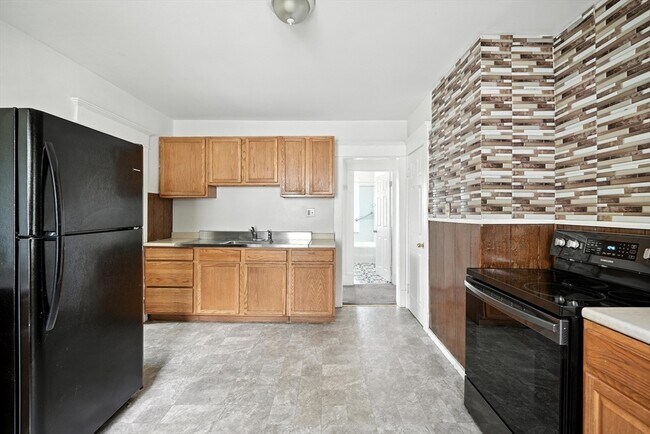 Building Photo - 124-126-126 Woodside Terrace