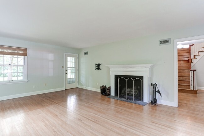 Building Photo - 4 bedroom, 2.5 bathroom home in Camp Hill