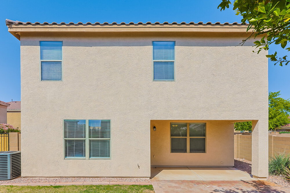 Building Photo - 2325 E Palm Beach Dr