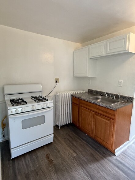 Building Photo - 597 Thomas Ave W