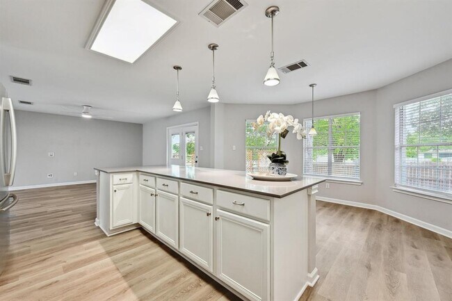 Building Photo - 8139 Evadean Cir