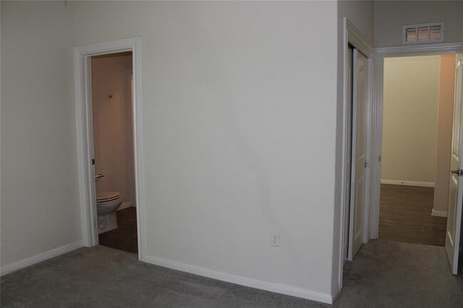 Building Photo - 13902 Ilex Dr