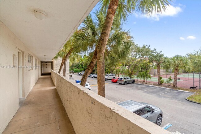 Building Photo - 6886 N Kendall Dr