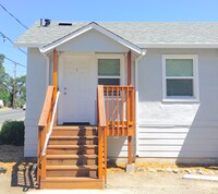 Building Photo - 4550 Lakeshore Blvd