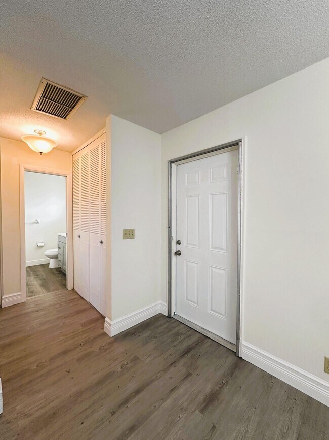 Building Photo - 2966 Ashley Dr E