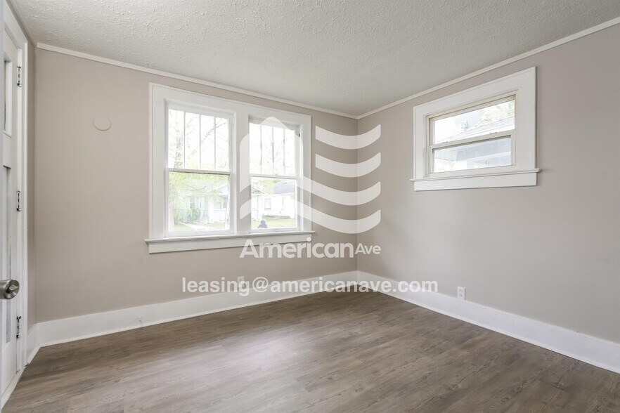 Building Photo - 1801 Leer St