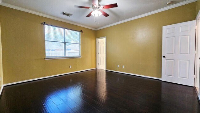 Building Photo - 211 Briar Trace Ln