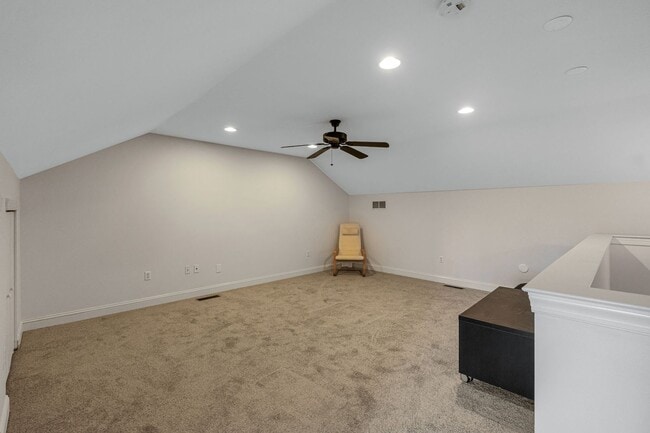 Building Photo - Beautiful 3 Bedroom Bridgeport Townhome!