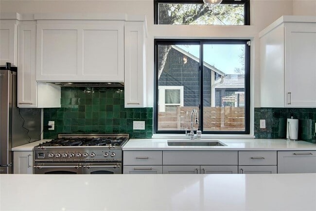 Building Photo - 4412 Caswell Ave