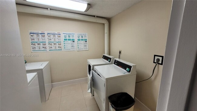 Building Photo - 9360 Fontainebleau Blvd