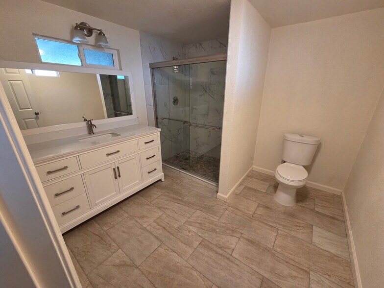 Building Photo - 742 Bourn Dr