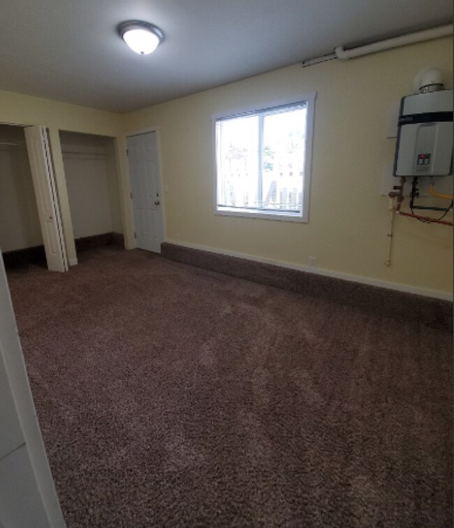 Building Photo - 6 bedroom, 2 bath home in Roosevelt Neighborhood!