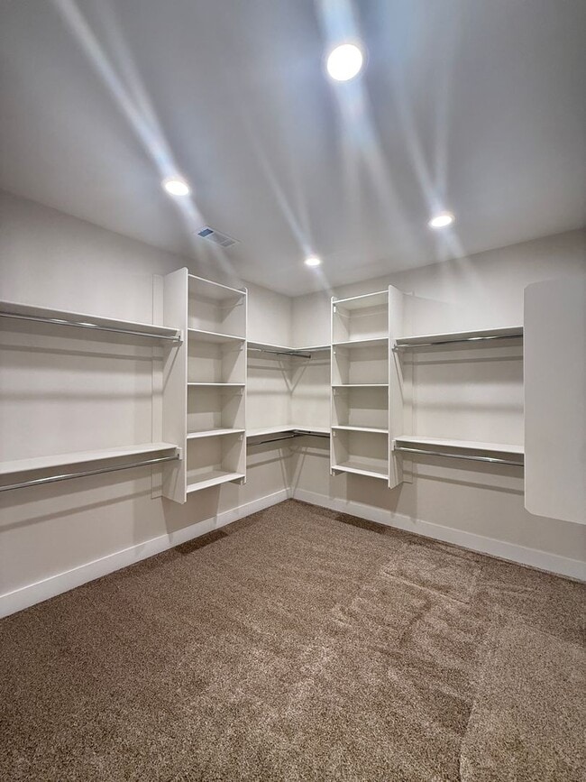 Building Photo - Beautiful New 3 Bed, 2 Bath Home in Northeast Medford