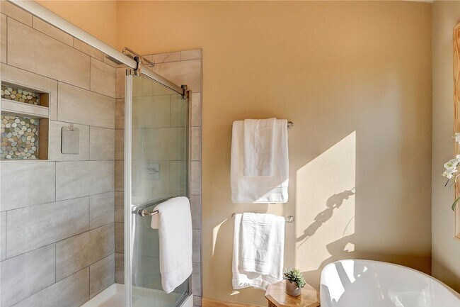 Building Photo - 136 Gail Ln