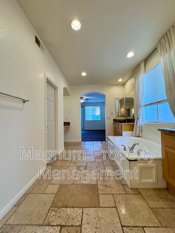 Building Photo - 45632 Corte Royal