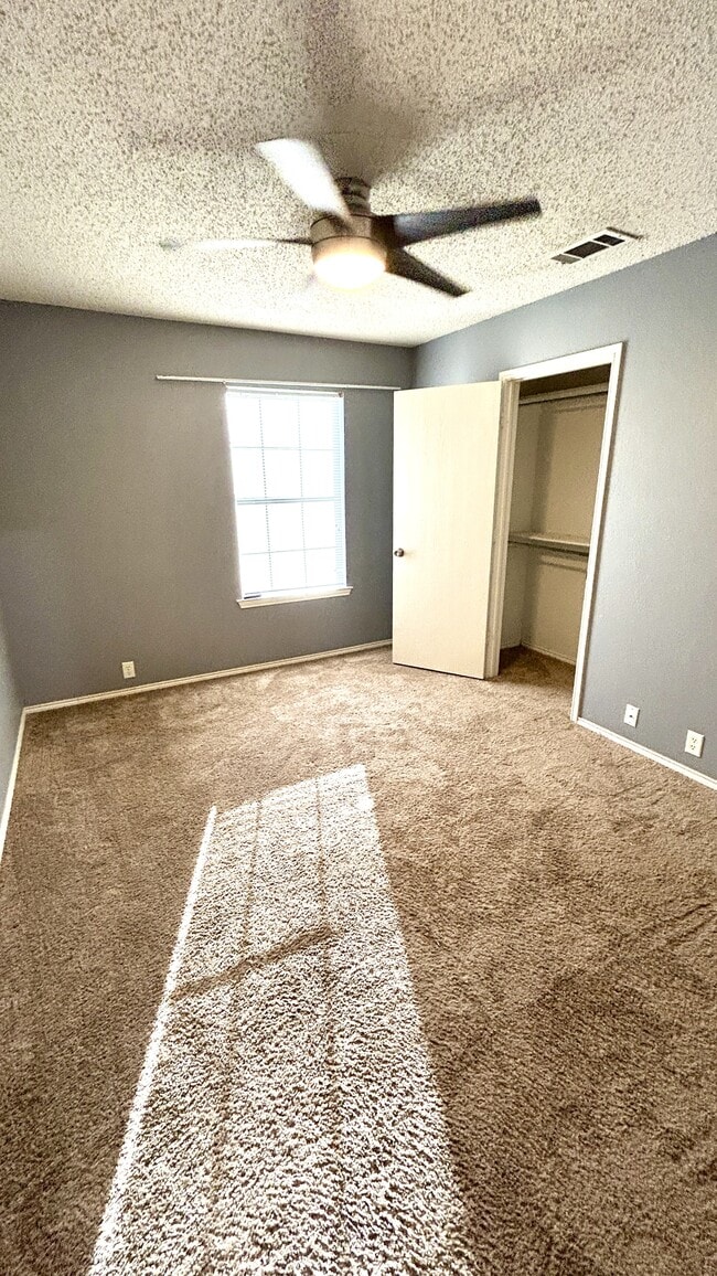 Building Photo - 111 Quail Run Dr