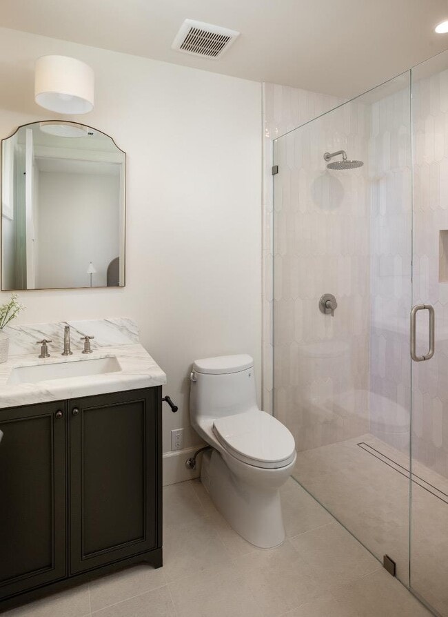 Building Photo - 164 Waverley St