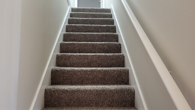 Building Photo - Cute 2 Bedroom/1.5 Bath Villa Rica Townhome