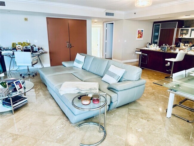 Building Photo - 17201 Collins Ave