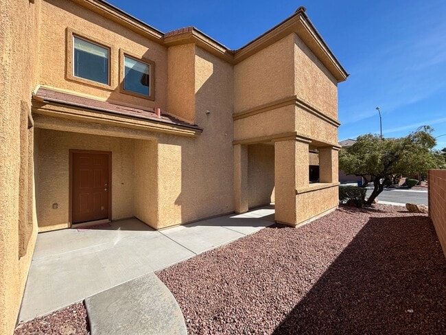 Building Photo - Gorgeous 3Bed/2.5Bath, 2-Story Home located in the Aliante Area- $500 Off Move In Fees