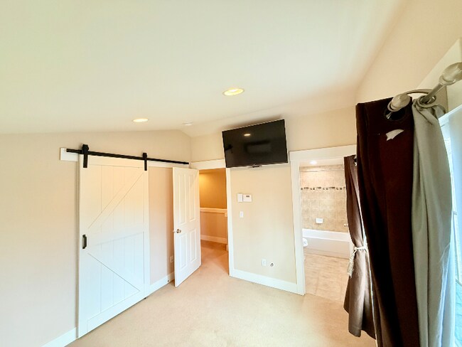 Building Photo - 746 N 92nd St