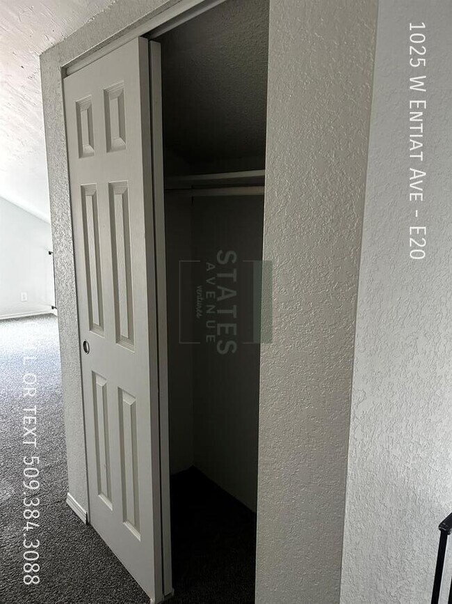 Building Photo - 1025 W Entiat Ave