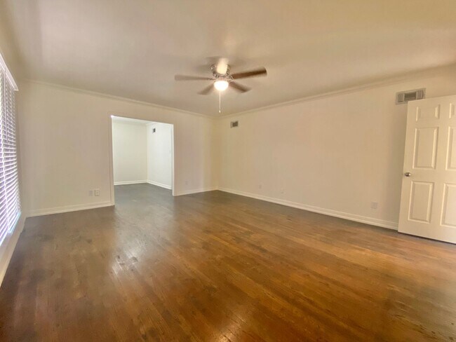 Building Photo - NOW PRE-LEASING FOR JULY: 4 bed 2 bath 2car garage in Tech Terrace