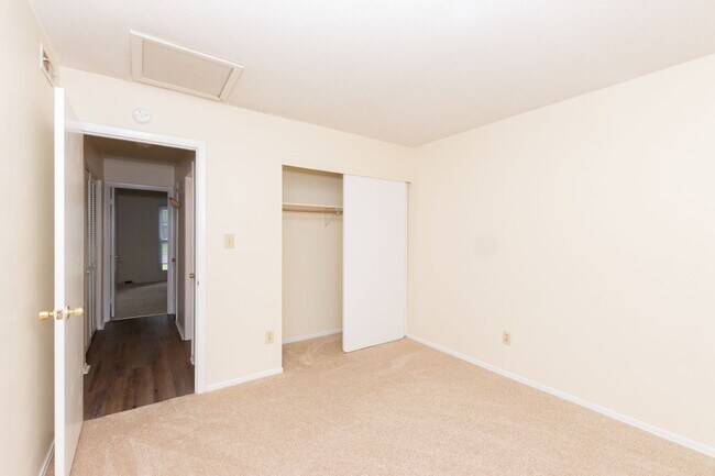 Building Photo - 139 Village Cir