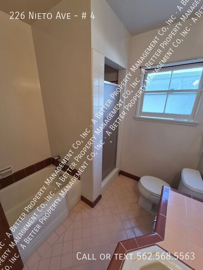 Building Photo - 226 Nieto Ave