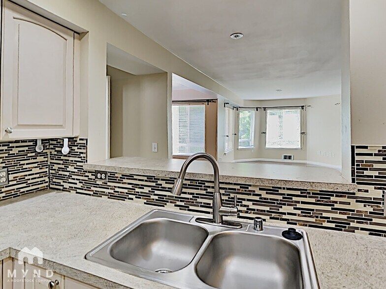 Building Photo - 2530 15th Ave W