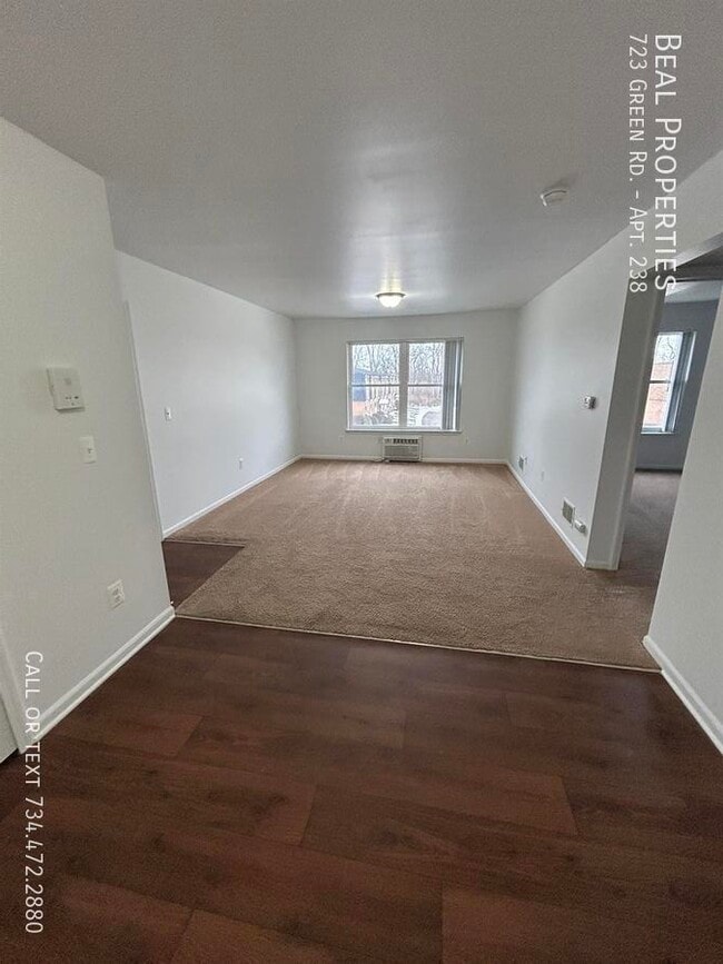 Building Photo - 723 Green Rd