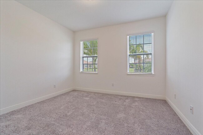 Building Photo - 3 bedroom house with garage