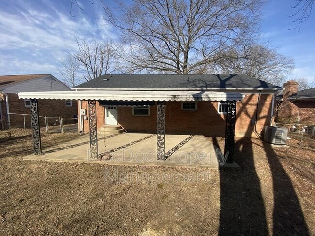 Building Photo - 304 Stratford Ave