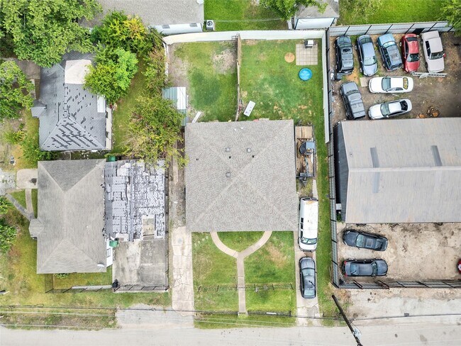 Building Photo - 1107 E 40th 1/2 St