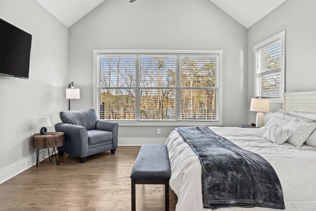 Building Photo - 533 Tom Cobb Dr