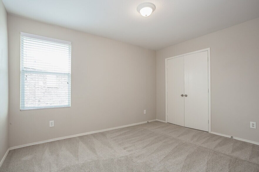 Building Photo - 1625 Grassy View Dr