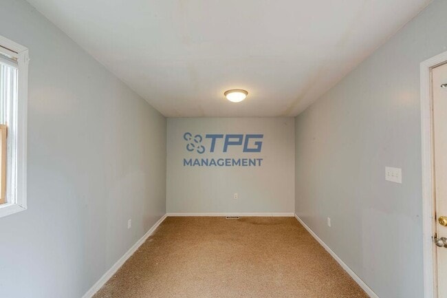 Building Photo - 32 Barberie Ave