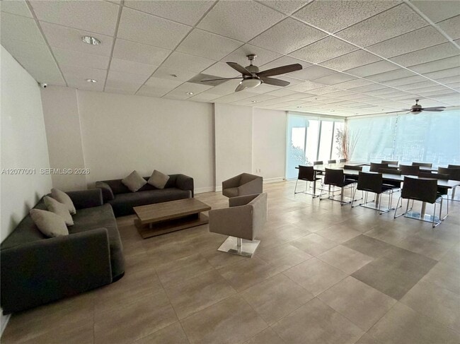 Building Photo - 1555 N Treasure Dr